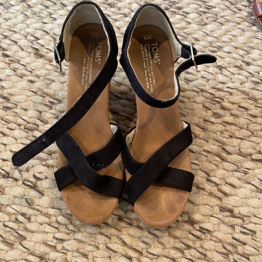 Tom’s sandles
